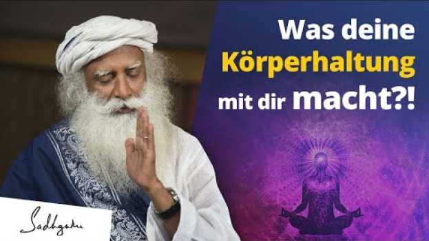 Видео Wie deine Körperhaltung dich beeinflußt? | Sadhguru на русском