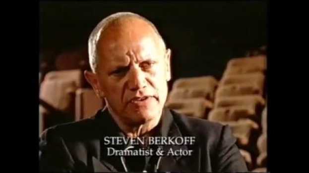 Video Steven Berkoff on Mime in Paris and Kafka's Metamorphosis em Portuguese