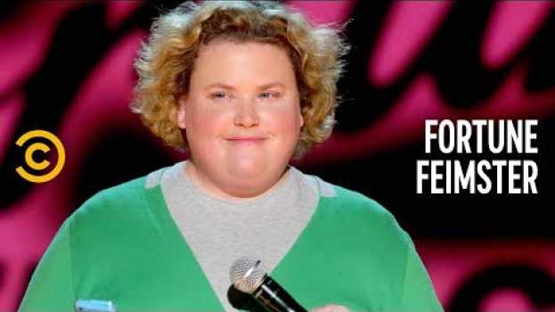 Video Moms Love to Tell You News About People You Grew Up With - Fortune Feimster auf Deutsch