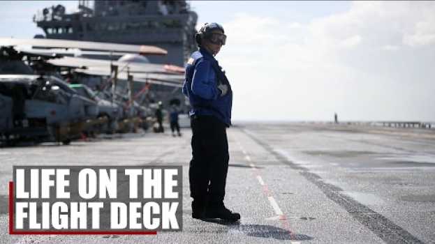 Video Life On The Flight Deck | Marines and Sailors work together onboard the USS Bataan auf Deutsch