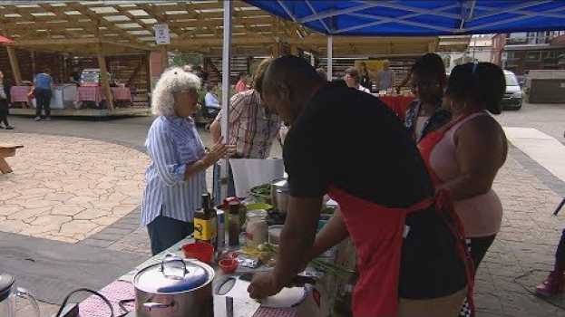 Video Le marché comme lieu d’échange avec les réfugiés en Español